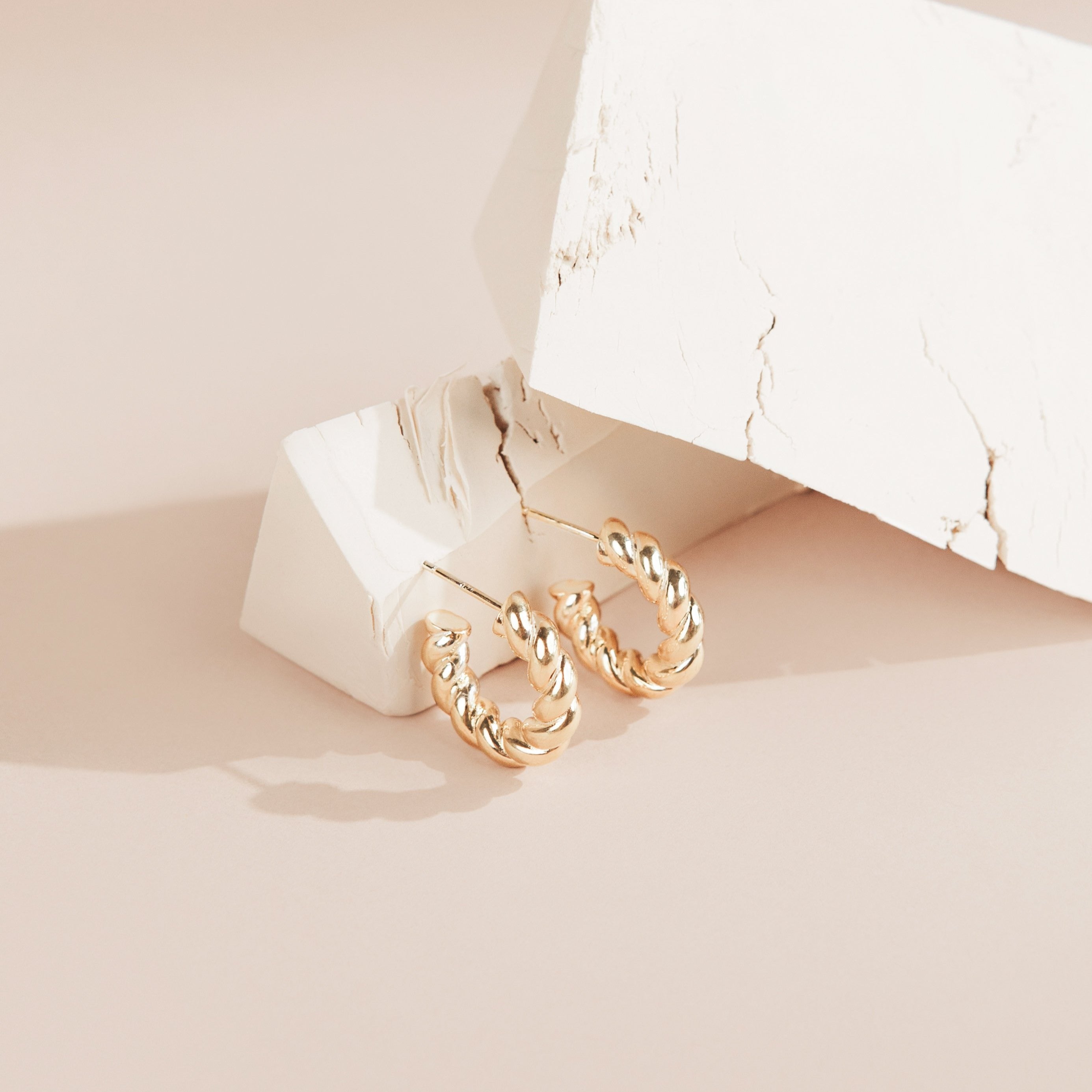 Remi Twist Hoops in Gold